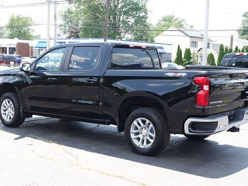 Used 2022 Chevrolet Silverado 1500 LT AWD/4WD image 2