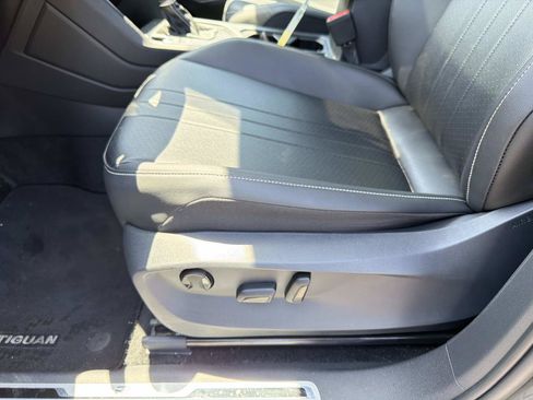 Certified 2024 Volkswagen Tiguan SE R-Line FWD image 15