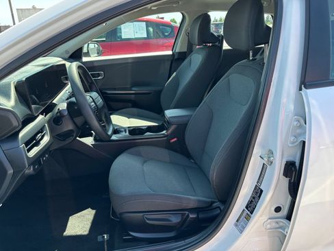 Used 2025 Kia K4 FWD image 25