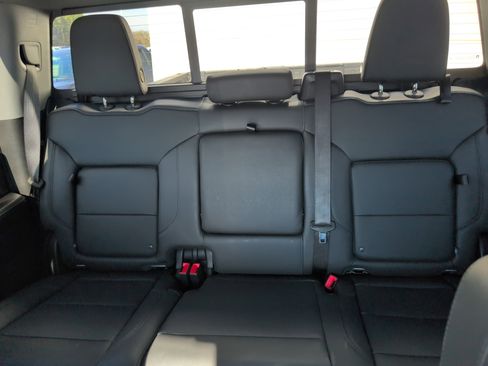 Used 2025 GMC Sierra 2500 SLT w/ SLT Premium Package image 30