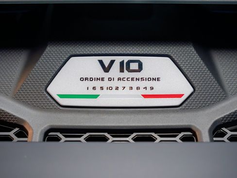Used 2023 Lamborghini Huracan EVO image 26
