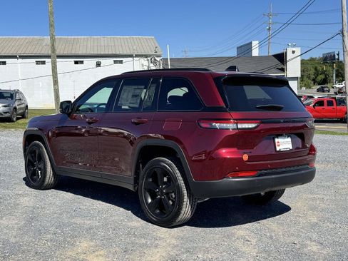 New 2025 Jeep Grand Cherokee Altitude AWD/4WD image 21