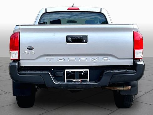 Used 2017 Toyota Tacoma SR AWD/4WD image 5