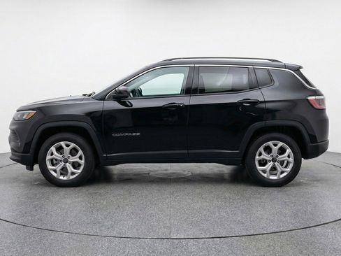 Used 2025 Jeep Compass Latitude AWD/4WD image 5