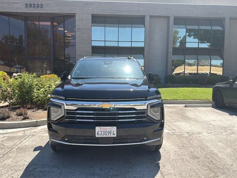 Used 2026 Chevrolet Suburban LT w/ Comfort Package RWD image 4