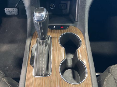 Used 2019 GMC Acadia SLE FWD image 15