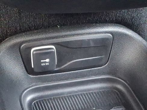 Used 2025 Chrysler Pacifica Select FWD image 28