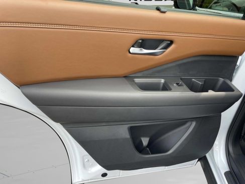 New 2026 Nissan Pathfinder Platinum AWD/4WD image 14