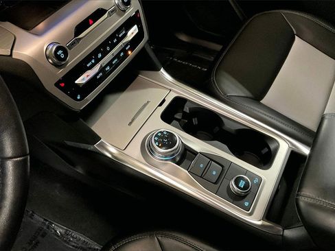 Certified 2022 Ford Explorer XLT w/ Equipment Group 202A image 16