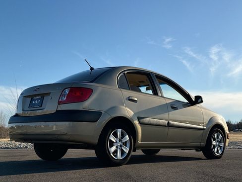 Used 2007 Kia Rio LX image 2