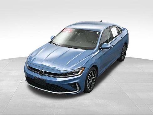 Used 2025 Volkswagen Jetta SE FWD image 31