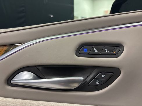 Used 2022 Cadillac Escalade ESV Premium Luxury Platinum image 25