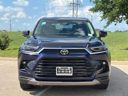 Used 2025 Toyota Grand Highlander FWD image 3