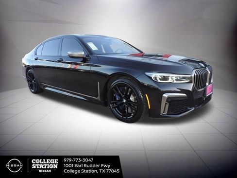 Used 2021 BMW M760i xDrive w/ Luxury Rear Seating Package image 3