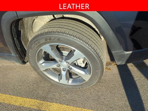 Used 2023 Jeep Grand Cherokee 4WD 4xe image 5