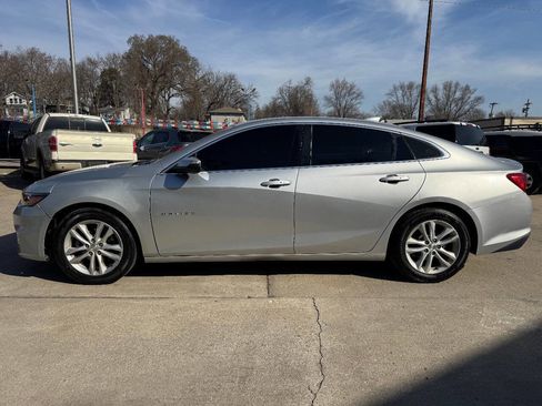 Used 2017 Chevrolet Malibu LT image 4