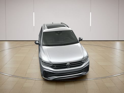 Used 2024 Volkswagen Tiguan SE R-Line FWD image 32