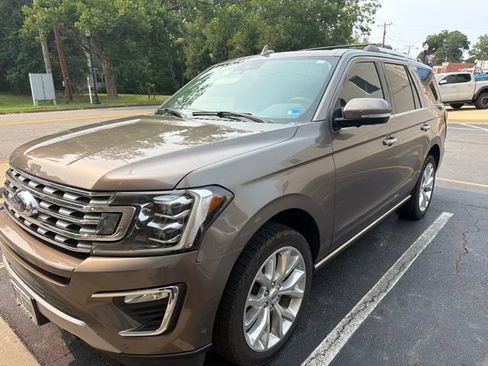 Used 2018 Ford Expedition Limited w/ Equipment Group 302A AWD/4WD image 3