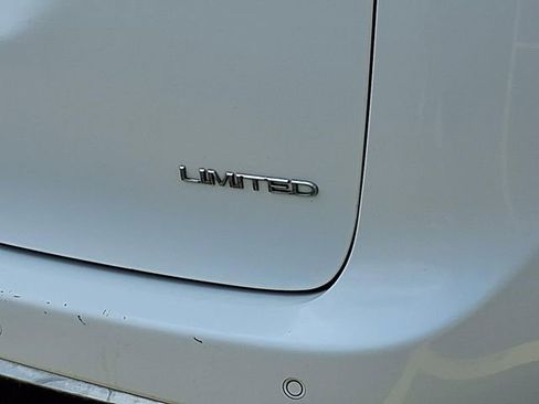 Used 2019 Chrysler Pacifica Limited FWD image 31