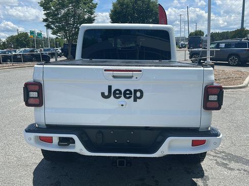 Used 2021 Jeep Gladiator Overland AWD/4WD image 4