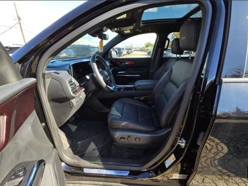 Used 2025 Chevrolet Traverse Z71 image 8