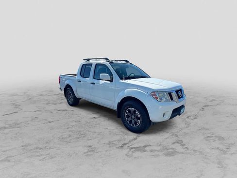 Used 2018 Nissan Frontier PRO-4X AWD/4WD image 2