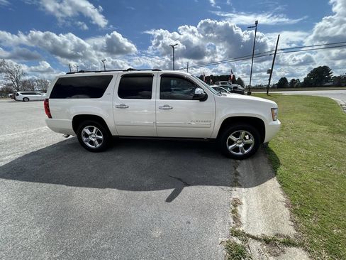 Used 2014 Chevrolet Suburban LTZ image 2