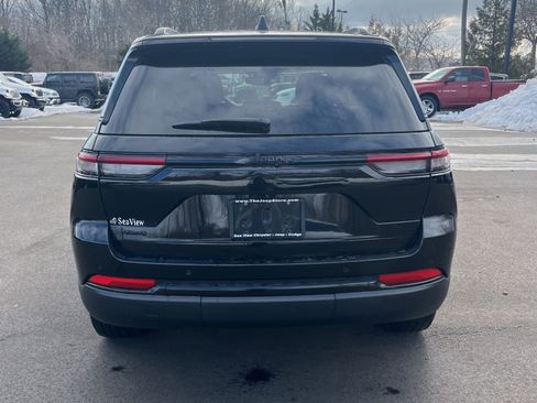 Used 2023 Jeep Grand Cherokee Altitude image 4