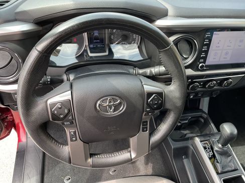 Certified 2022 Toyota Tacoma SR5 AWD/4WD image 16