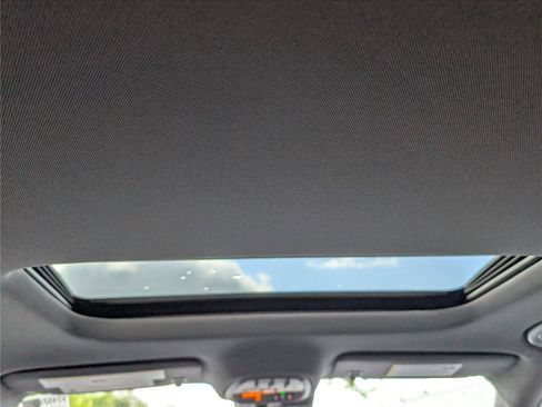 Used 2025 Chevrolet Trax RS w/ Sunroof Package FWD image 19