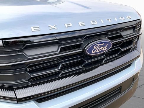 Used 2025 Ford Expedition Active RWD image 37