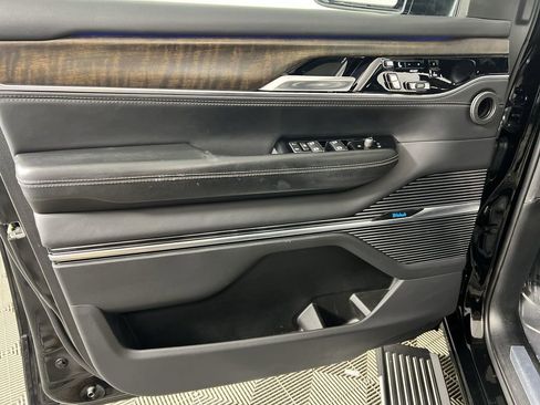Used 2023 Jeep Grand Wagoneer Series II AWD/4WD image 24
