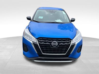 New 2025 Nissan Kicks Play S