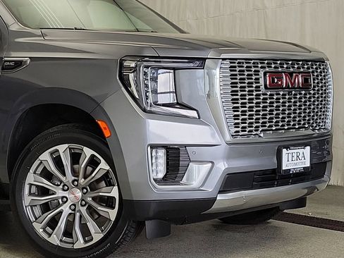 Used 2022 GMC Yukon XL Denali w/ Advanced Technology Package image 2