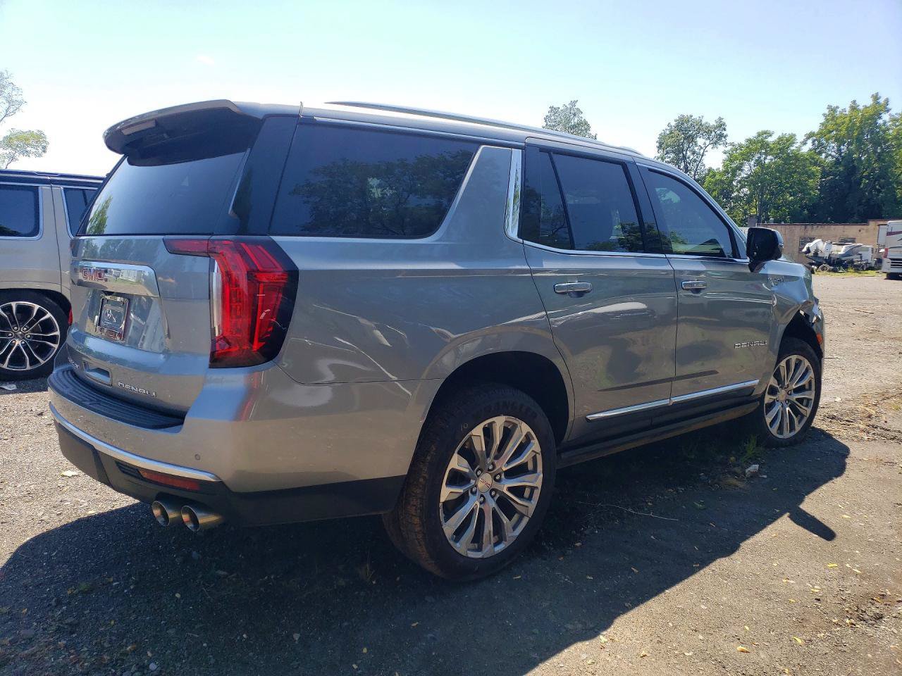 Used 2024 GMC Yukon Denali AWD/4WD image 5