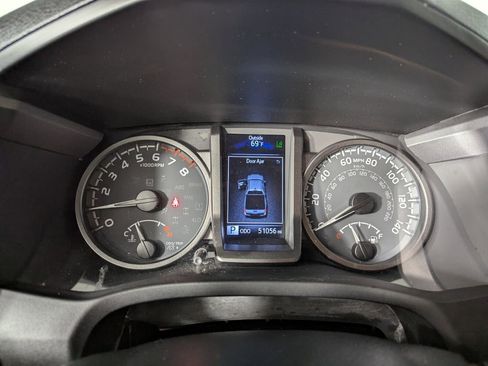 Used 2021 Toyota Tacoma TRD Sport image 17