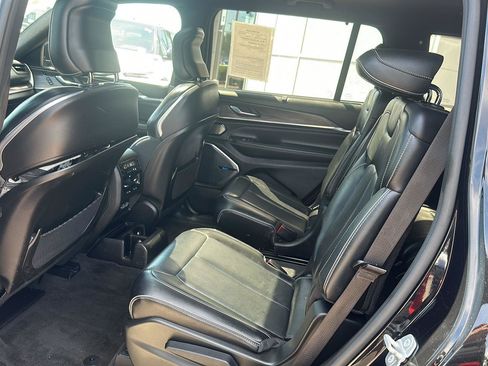 Used 2021 Jeep Grand Cherokee L Overland w/ Luxury Tech Group IV AWD/4WD image 25