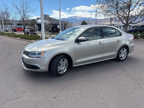 Used 2014 Volkswagen Jetta SE FWD image 3
