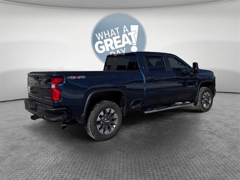 Used 2021 Chevrolet Silverado 2500 Custom w/ Custom Value Package image 3