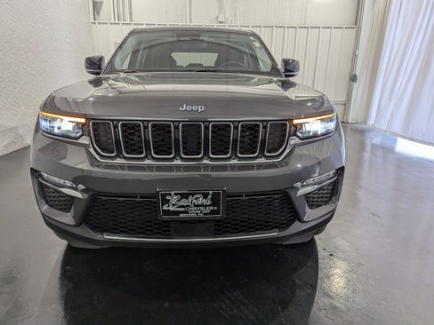 Used 2023 Jeep Grand Cherokee 4WD 4xe image 4