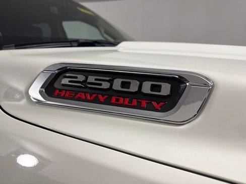 Used 2022 RAM 2500 Laramie w/ Chrome Appearance Group AWD/4WD image 3