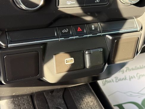 Used 2019 Chevrolet Silverado 1500 Custom w/ Custom Convenience Package image 25