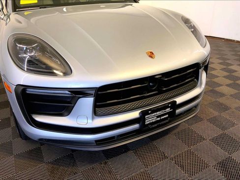 Certified 2023 Porsche Macan AWD/4WD image 34