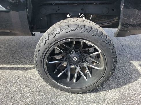 Used 2018 Chevrolet Silverado 1500 Custom w/ Custom Convenience Package image 7