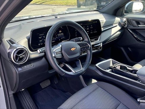 Used 2025 Chevrolet Equinox LT image 14