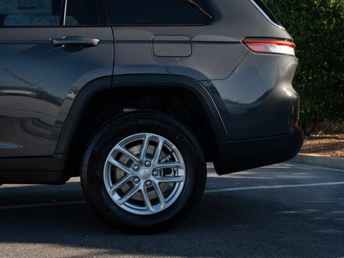 Used 2025 Jeep Grand Cherokee L Laredo RWD image 6
