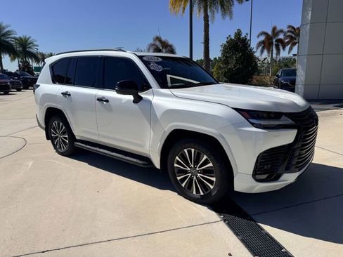 Certified 2024 Lexus LX 600 4WD w/ Premium Package image 4