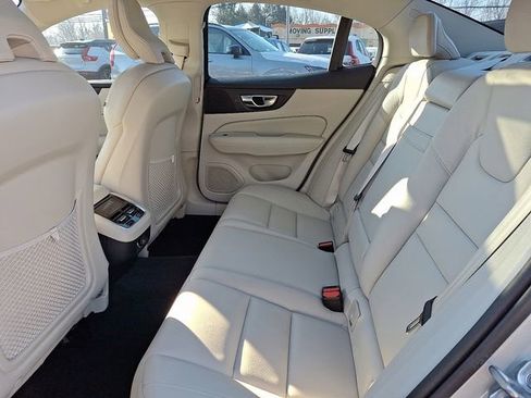 Used 2019 Volvo S60 T5 Inscription image 10