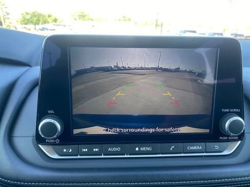 Used 2025 Nissan Rogue SV AWD/4WD image 24