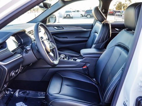 New 2025 Jeep Grand Cherokee Limited w/ Black Appearance Package image 18